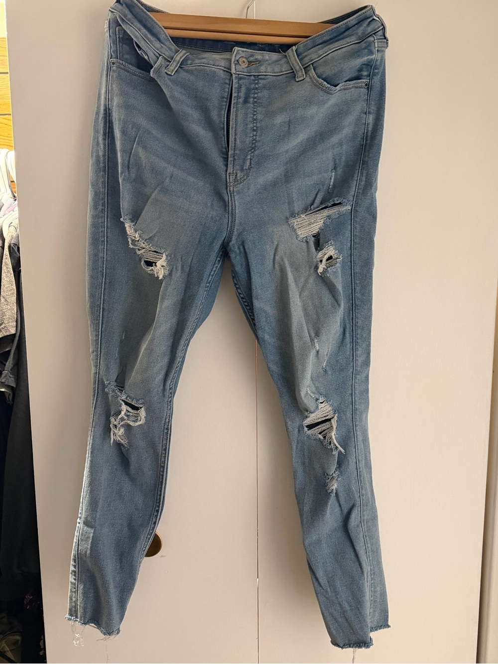 Old Navy Light Blue Distressed Skinny Jeans